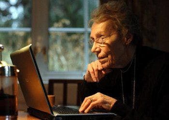 Internet Eases Pain in Elderly
