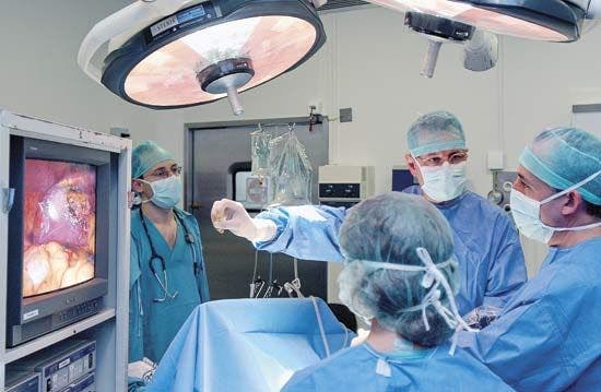 Laparoscopic Colon Surgery Preserves Elders' Independence