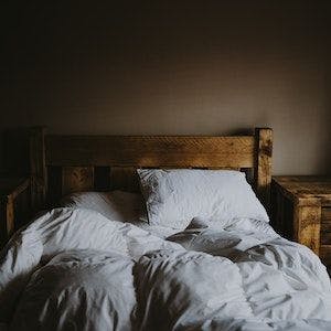 Insomnia Symptoms Weakly Associated with Increased Risk of Bloodstream Infection 